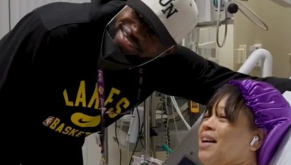 赛车游戏-有爱！詹姆斯现身加州当地医院，亲切看望病人并赠予礼物